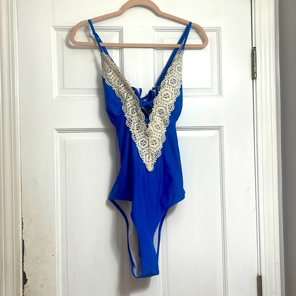 Cupshe blue bathing suit with lacy detail - Picture 1 of 2